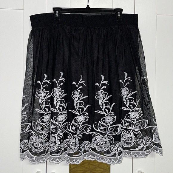 Alfani Floral Pleated Skirt - Black & White - Size XL - Picture 5 of 8